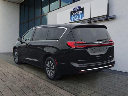 Brilliant Black Crystal Pearlcoat 2023 Chrysler Pacifica Hybrid Touring L
