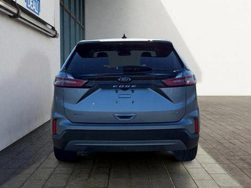 Iconic Silver Metallic 2022 Ford Edge SEL