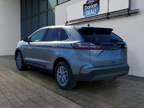 Iconic Silver Metallic 2022 Ford Edge SEL