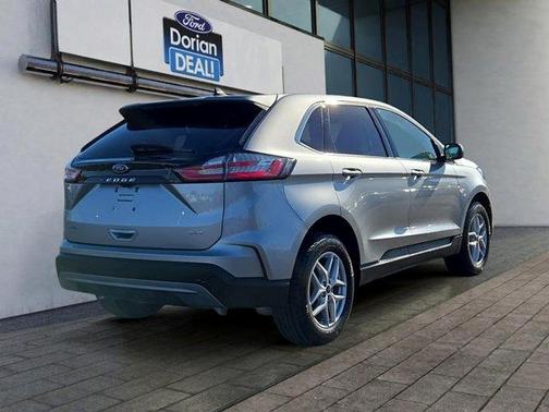 Iconic Silver Metallic 2022 Ford Edge SEL
