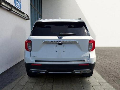 Star White 2023 Ford Explorer XLT
