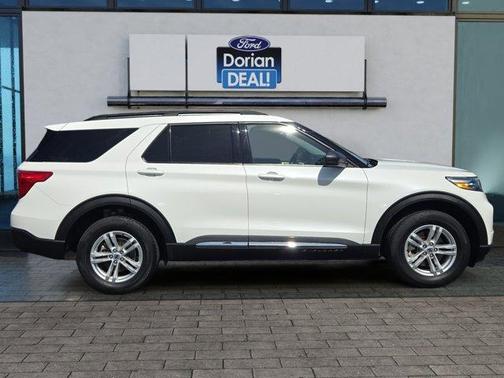 White 2023 Ford Explorer XLT
