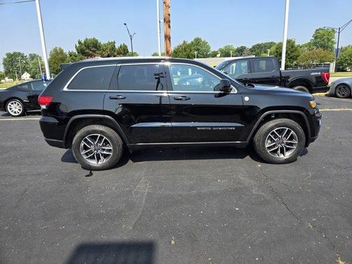 2020 Jeep Grand Cherokee Laredo