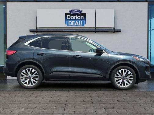 2022 Ford Escape Titanium