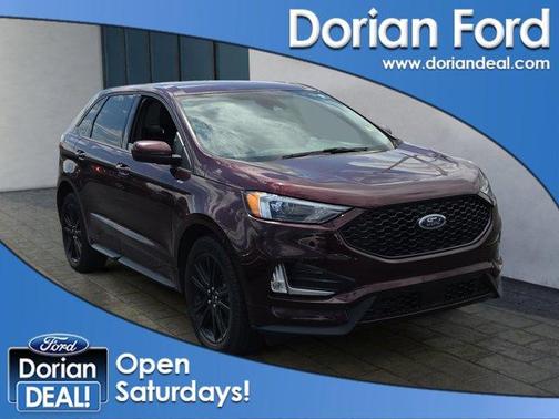 Burgundy 2023 Ford Edge SEL