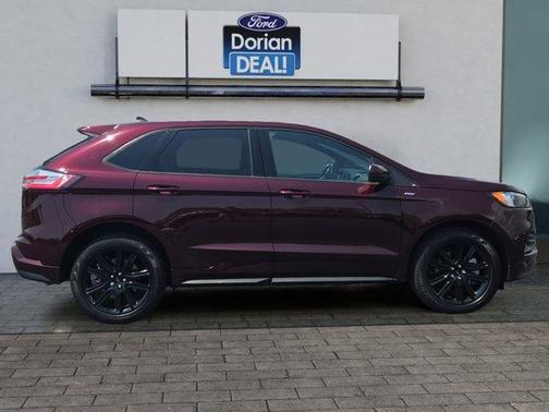 Burgundy 2023 Ford Edge SEL
