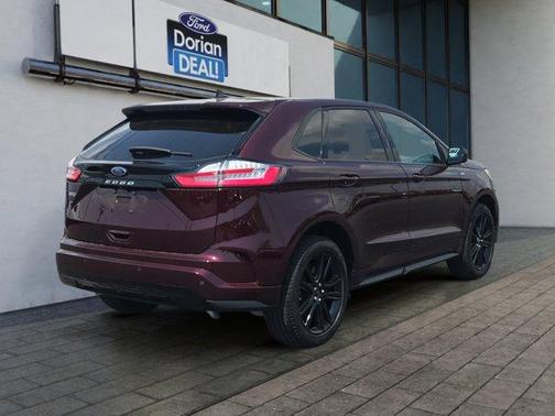 Burgundy 2023 Ford Edge SEL