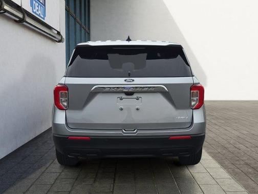 Iconic Silver Metallic 2023 Ford Explorer Base