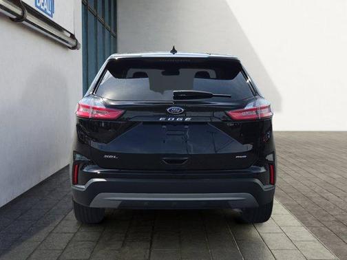 Agate Black Metallic 2023 Ford Edge SEL