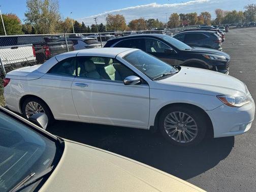 2013 Chrysler 200 Limited