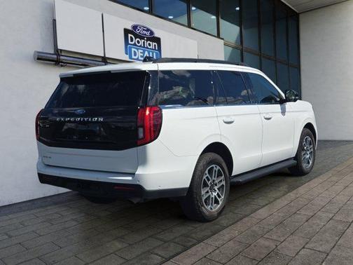 White 2025 Ford Expedition Active