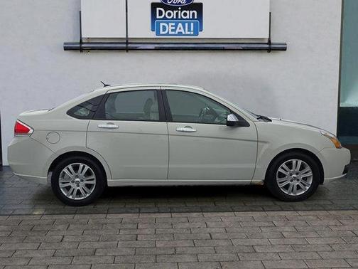 White Suede 2011 Ford Focus SEL