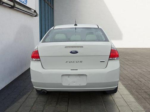 White Suede 2011 Ford Focus SEL