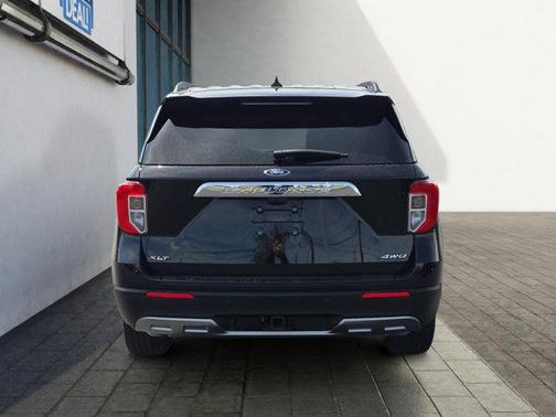 Black 2023 Ford Explorer XLT