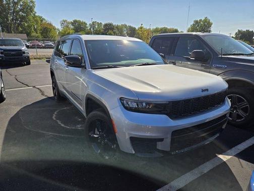 2023 Jeep Grand Cherokee L Laredo