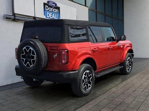 Hot Pepper Red Metallic Tinted Clearcoat 2023 Ford Bronco Outer Banks