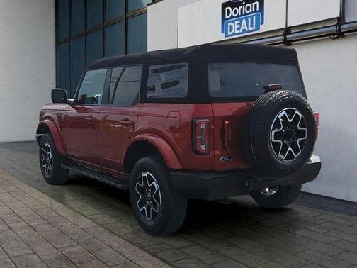 Hot Pepper Red Metallic Tinted Clearcoat 2023 Ford Bronco Outer Banks