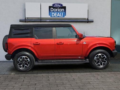 Hot Pepper Red Metallic Tinted Clearcoat 2023 Ford Bronco Outer Banks