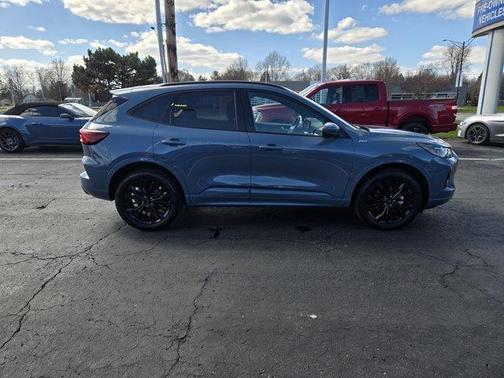2023 Ford Escape ST-Line Elite