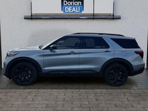 White 2023 Ford Explorer ST-Line