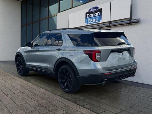 White 2023 Ford Explorer ST-Line