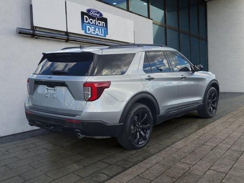 White 2023 Ford Explorer ST-Line