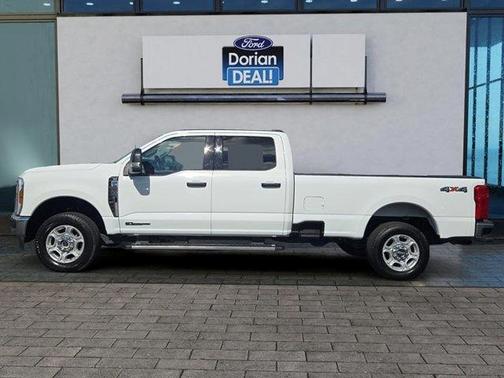 Oxford White 2025 Ford F-250 XLT