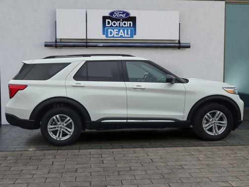 White 2023 Ford Explorer XLT