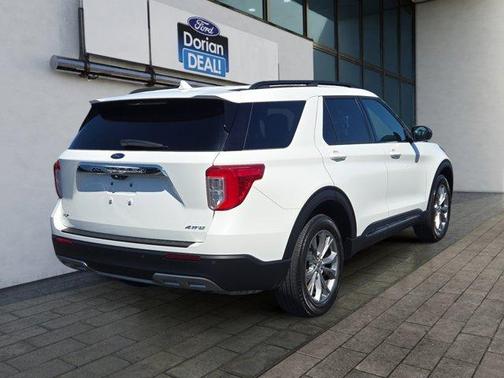 Star White 2022 Ford Explorer XLT