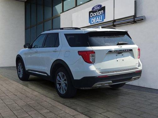 Star White 2022 Ford Explorer XLT