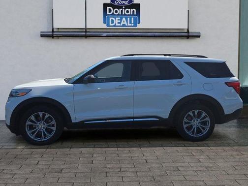 Star White 2022 Ford Explorer XLT