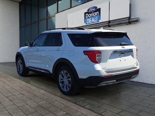 Star White 2022 Ford Explorer XLT