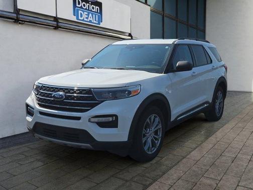 Star White 2022 Ford Explorer XLT