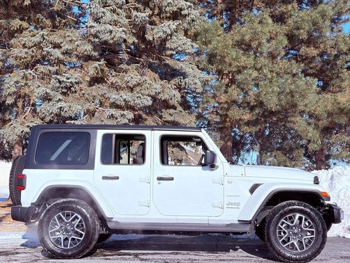 2024 Jeep Wrangler 4-Door Sahara