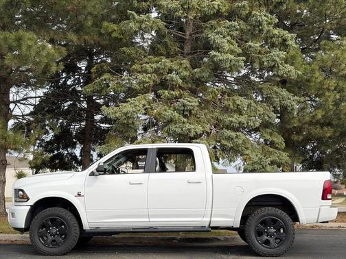 Bright White Clearcoat 2017 RAM 3500 Laramie Crew Cab 4x4 6'4' Box