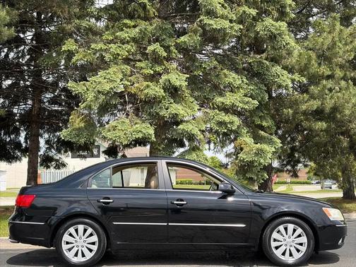 Ebony Black 2010 Hyundai SONATA Limited