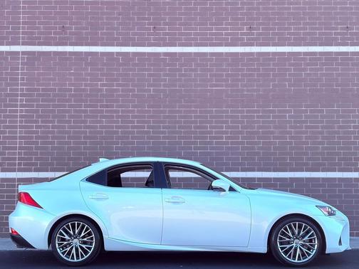 2018 Lexus IS 300 Base