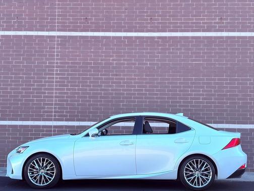 2018 Lexus IS 300 Base