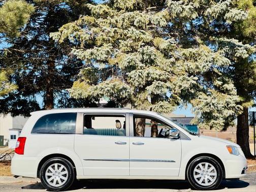 2012 Chrysler Town & Country Touring-L