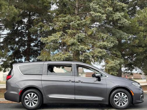 2023 Chrysler Pacifica Hybrid Limited