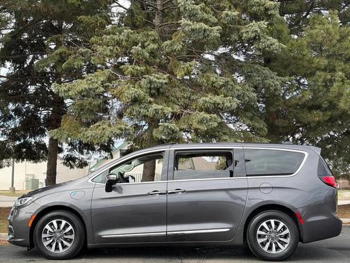 2023 Chrysler Pacifica Hybrid Limited