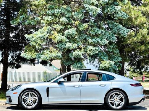 2018 Porsche Panamera Base