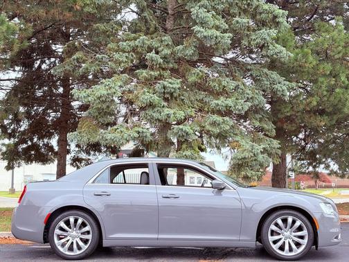 2019 Chrysler 300 Touring