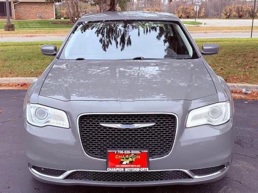 2019 Chrysler 300 Touring