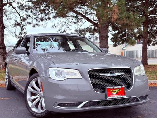 2019 Chrysler 300 Touring