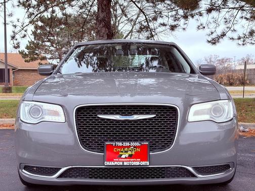 2019 Chrysler 300 Touring