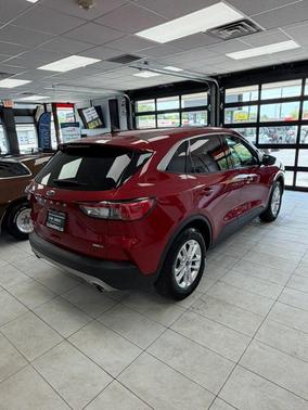 Rapid Red Metallic Tinted Clearcoat 2020 Ford Escape SE