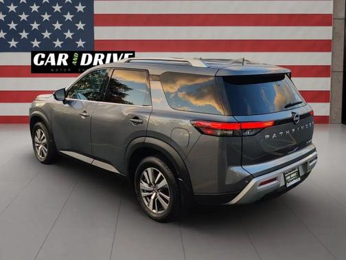 2024 Nissan Pathfinder SL 4WD