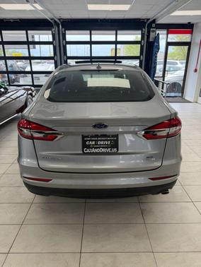 Iconic Silver Metallic 2020 Ford Fusion SE