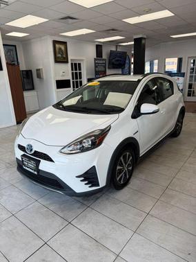 Super White 2018 Toyota Prius c Two